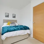 Derby City Base - 2 Bed Near Hospital, Driveway Parking, Garden