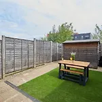 Derby City Base - 2 Bed Near Hospital, Driveway Parking, Garden